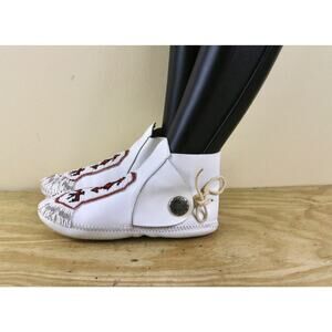 Vintage Minnetonka Boots 10 White Leather Thunderbird Beaded Ankle Bootie USA